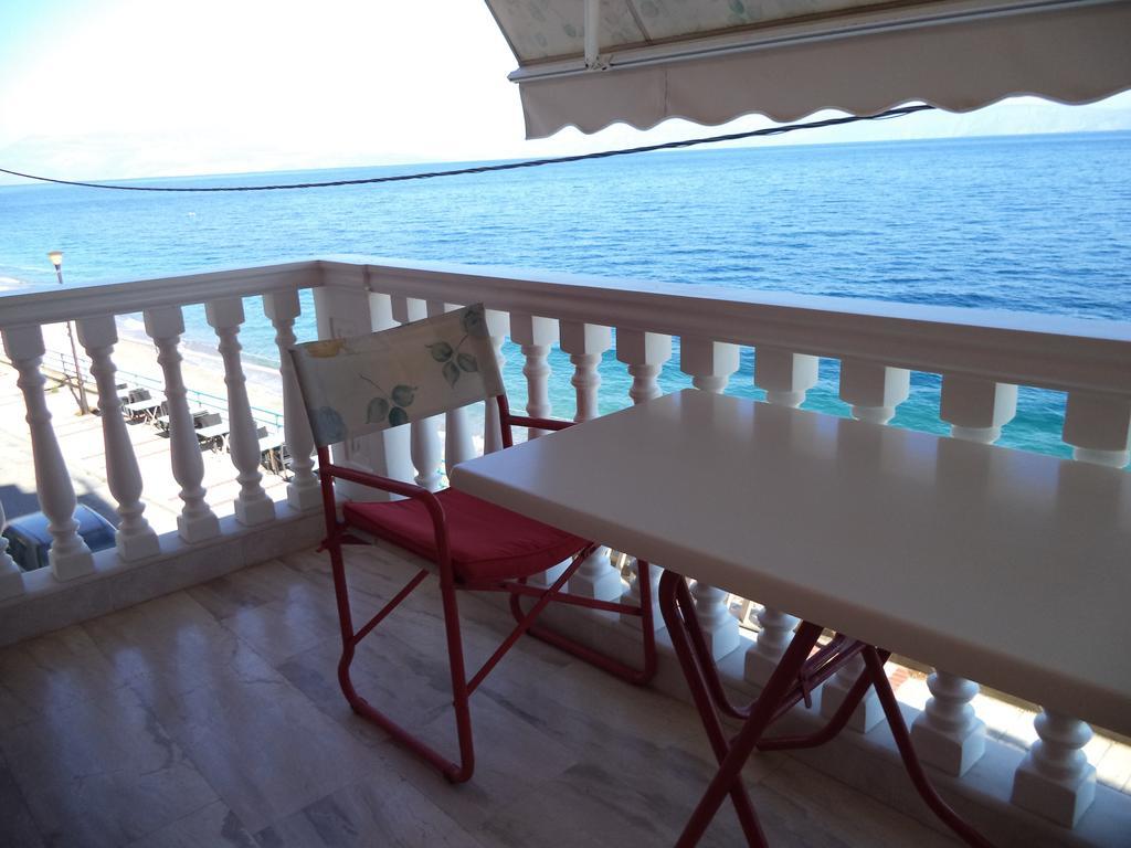 Antonios Rooms Akrata Extérieur photo