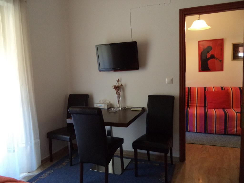 Antonios Rooms Akrata Extérieur photo