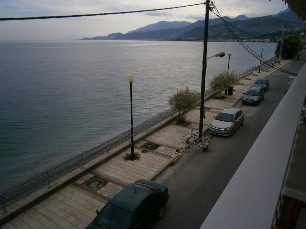 Antonios Rooms Akrata Extérieur photo