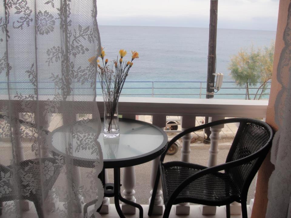 Antonios Rooms Akrata Chambre photo
